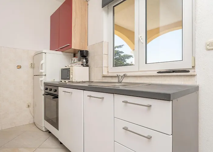Apartment 2 Bedroom Lovely In