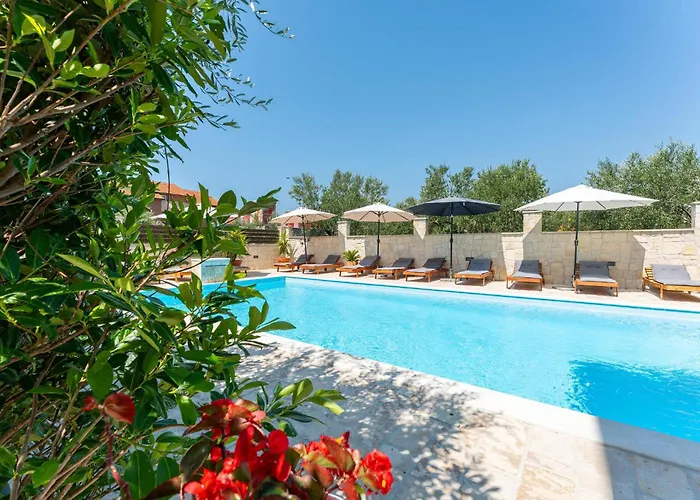 2 Bedroom Lovely In