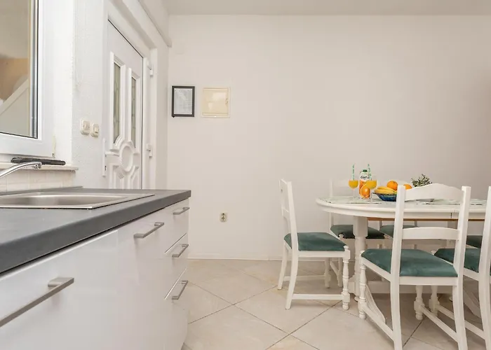 2 Bedroom Lovely In