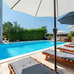2 Bedroom Lovely In