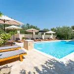 2 Bedroom Lovely In Lägenhet Pakoštane