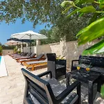 2 Bedroom Lovely In Lägenhet Pakoštane