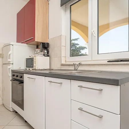 Apartment 2 Bedroom Awesome In