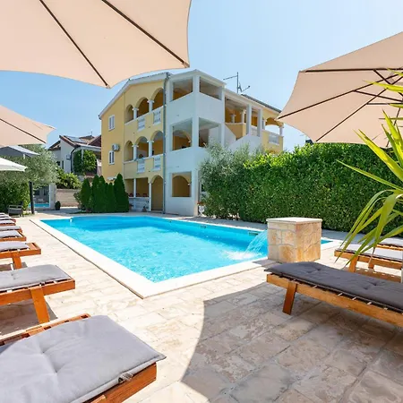 Apartment 2 Bedroom Awesome In Pakoštane