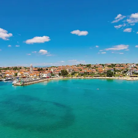 2 Bedroom Awesome In Pakoštane
