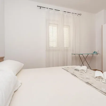 Apartment 2 Bedroom Awesome In