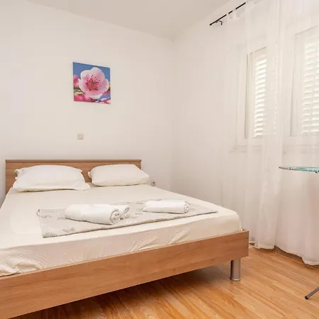Apartment 2 Bedroom Awesome In Pakoštane
