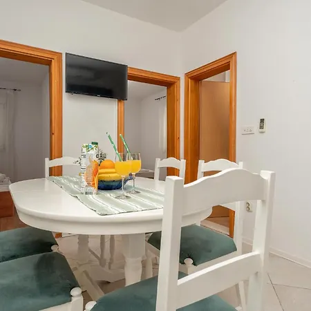 Apartment 2 Bedroom Awesome In *