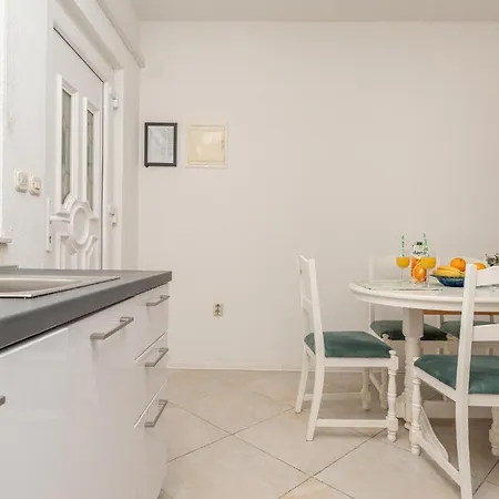 2 Bedroom Awesome In