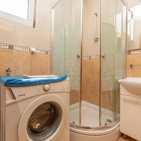 Apartment 2 Bedroom Awesome In *