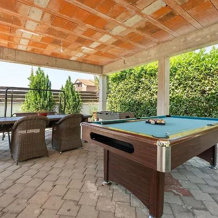 2 Bedroom Awesome In *