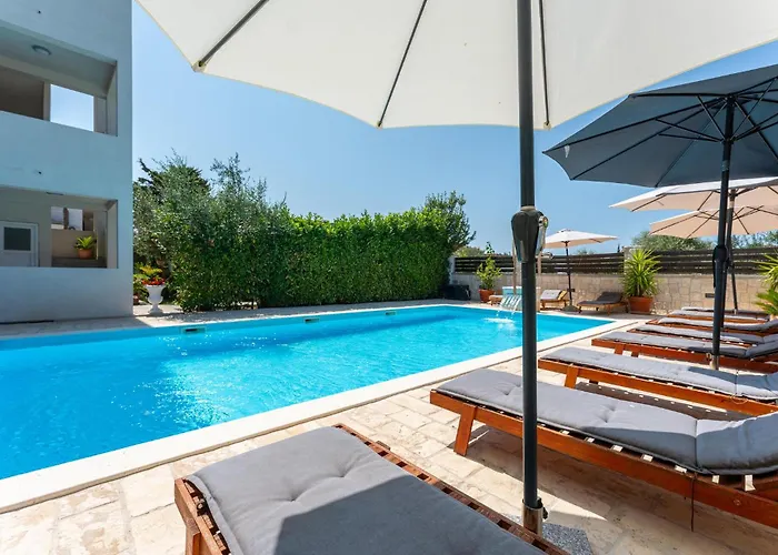 2 Bedroom Lovely In
