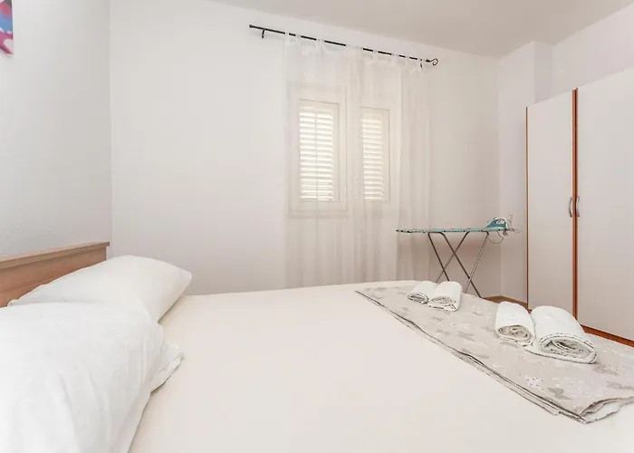 アパート 2 Bedroom Lovely In