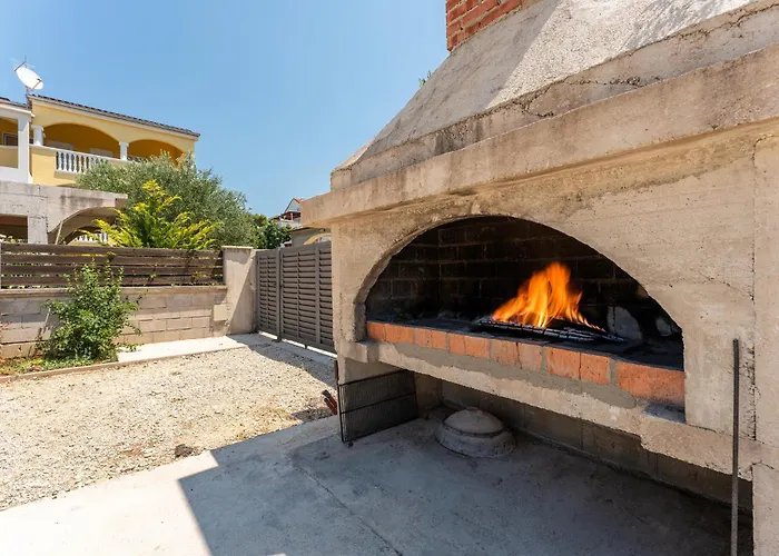 アパート 2 Bedroom Lovely In