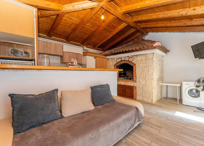 2 Bedroom Lovely In